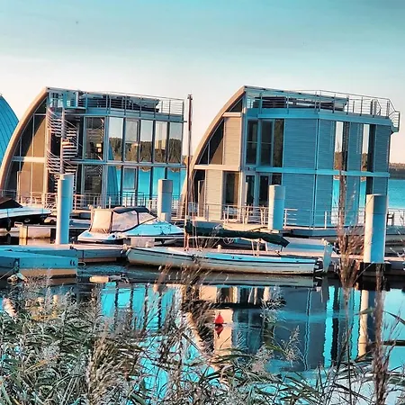 Schwimmende Ferienwohnung Rooftop 13 Apartman